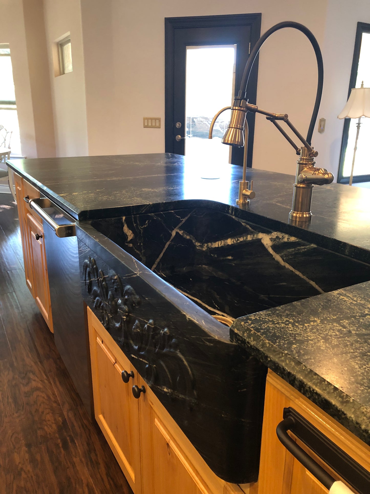 36" Farmhouse Charcoal Soapstone Single Bowl Kitchen Sink with Floral Carving Front